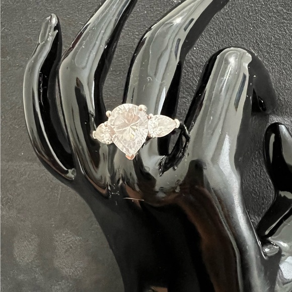 Beautiful BGE Diamond 3 stone engagement style ring. Size 8 - Picture 3 of 10